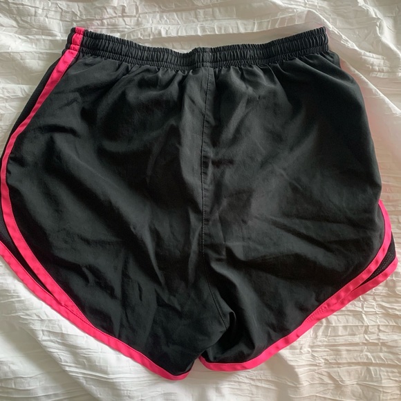 Nike Women’s Tempo Shorts - Picture 4 of 4